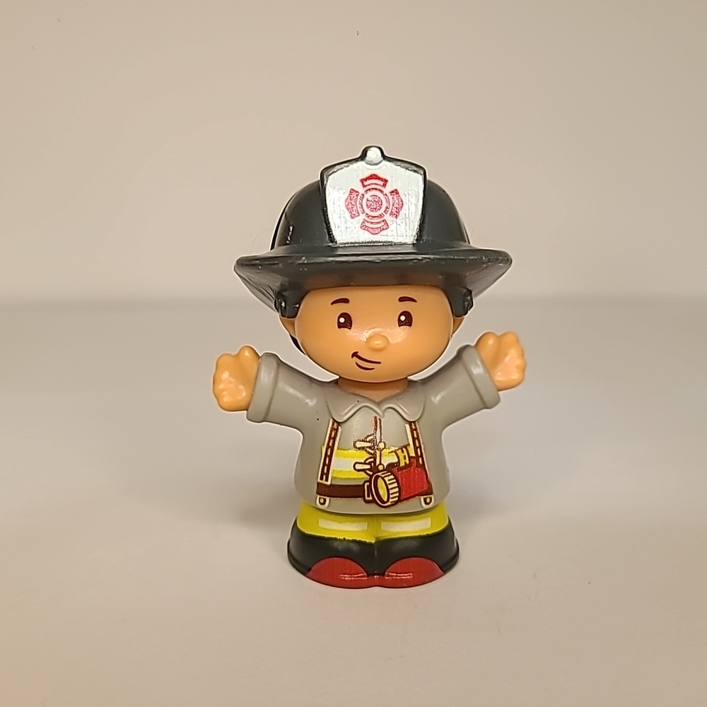 3/$15 Fisher Price Little People Firefighter Fireman